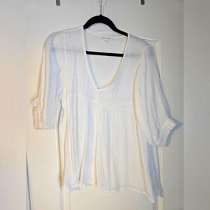 Elegant White Women's Top BLU pepper